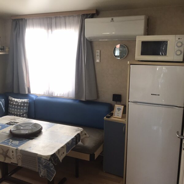 Konyha,hűtő-fűtő klíma,hűtő,mikrohullámú sütő