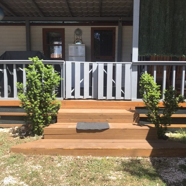 A 36-os mobilház teraszbejárat