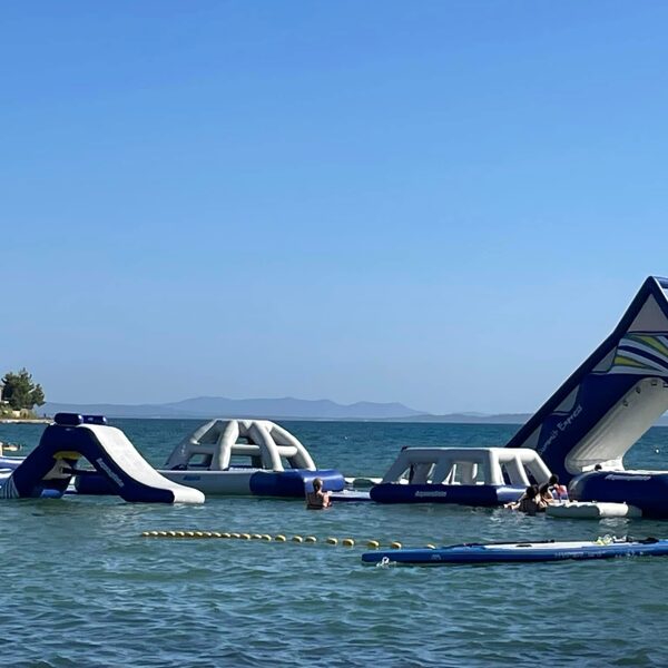 Viziugráló a strandon