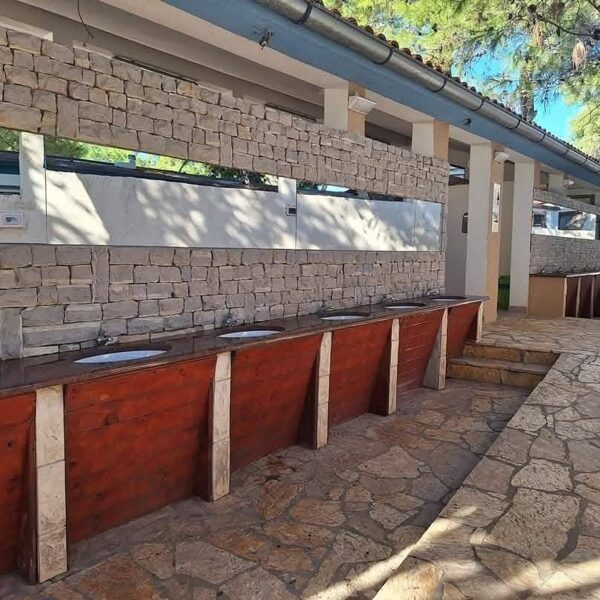 Kemping közös vizesblokk női oldal