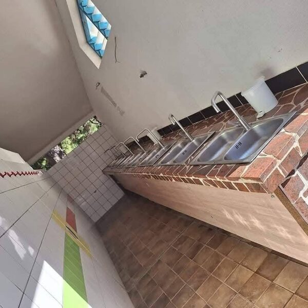 kemping közös vizesblokk mosogatáshoz