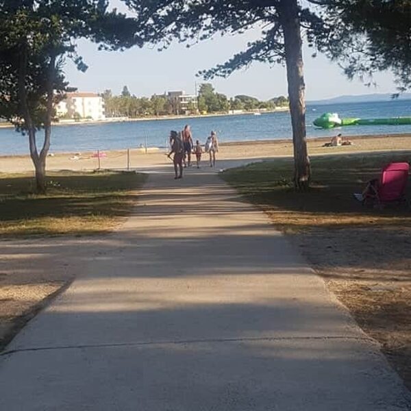 A kempingből séta a partra