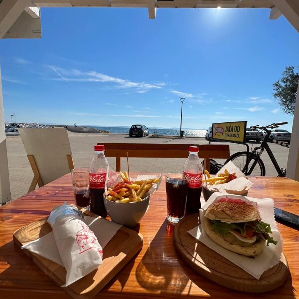 A parti büfében ehetsz,ihatsz