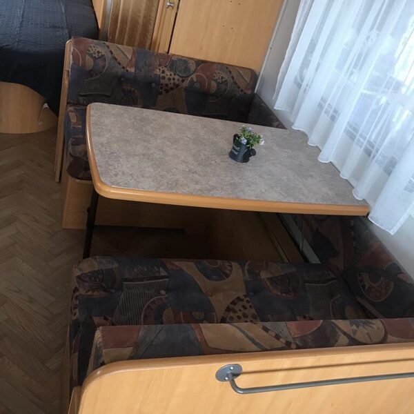 Kicsi étkező,ággyá csukható.Gyerekméret