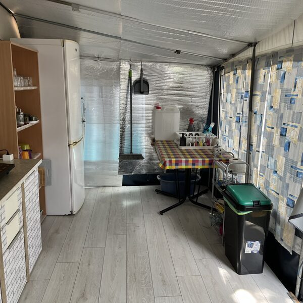 Elősátor további dolgokkal